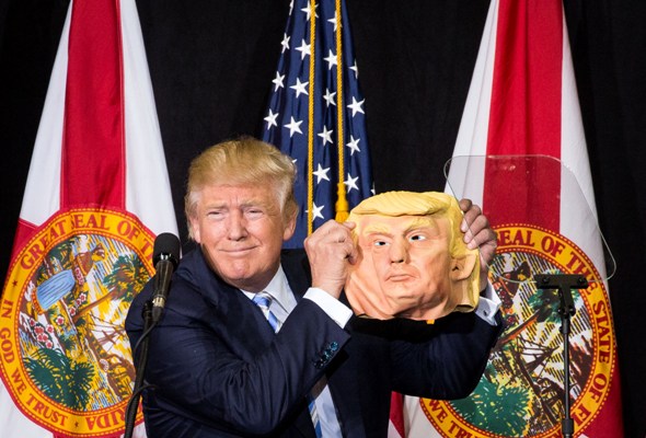 Donald Trump cerró su campaña presidencial en Florida, uno de los estados más codiciados por ambos candidatos.