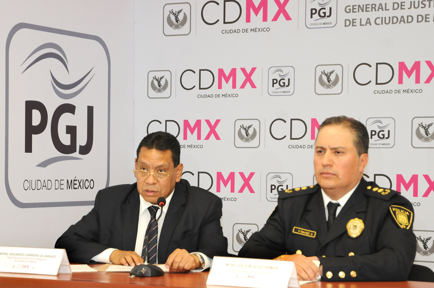 El fiscal Desconcentrado de Investigación en Gustavo A. Madero, Eduardo Carreño Alvarado, y el jefe del Estado Mayor Policial, Víctor Hugo Ramos Ortiz