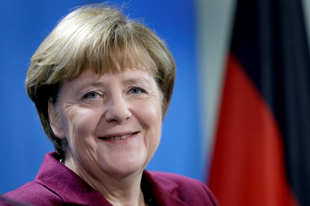 Angela Merkel dijo que si Hillary Clinton gana, las mujeres estarán más cerca de la igualdad.