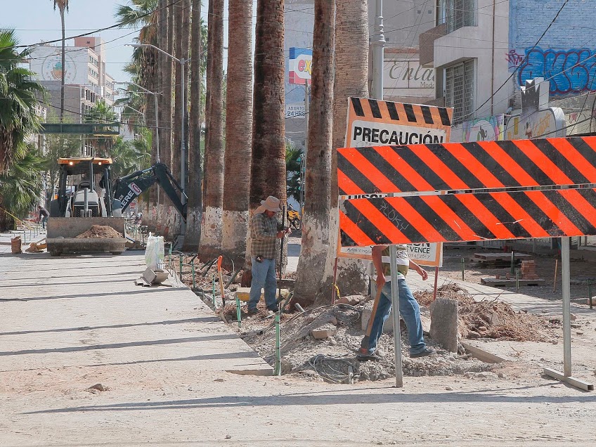 Invierten 200 mil pesos adicionales para reemplazar mobiliario del Paseo Morelos en Torreón.
