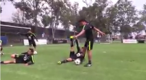Las Águilas haciendo el Mannequin Challenge