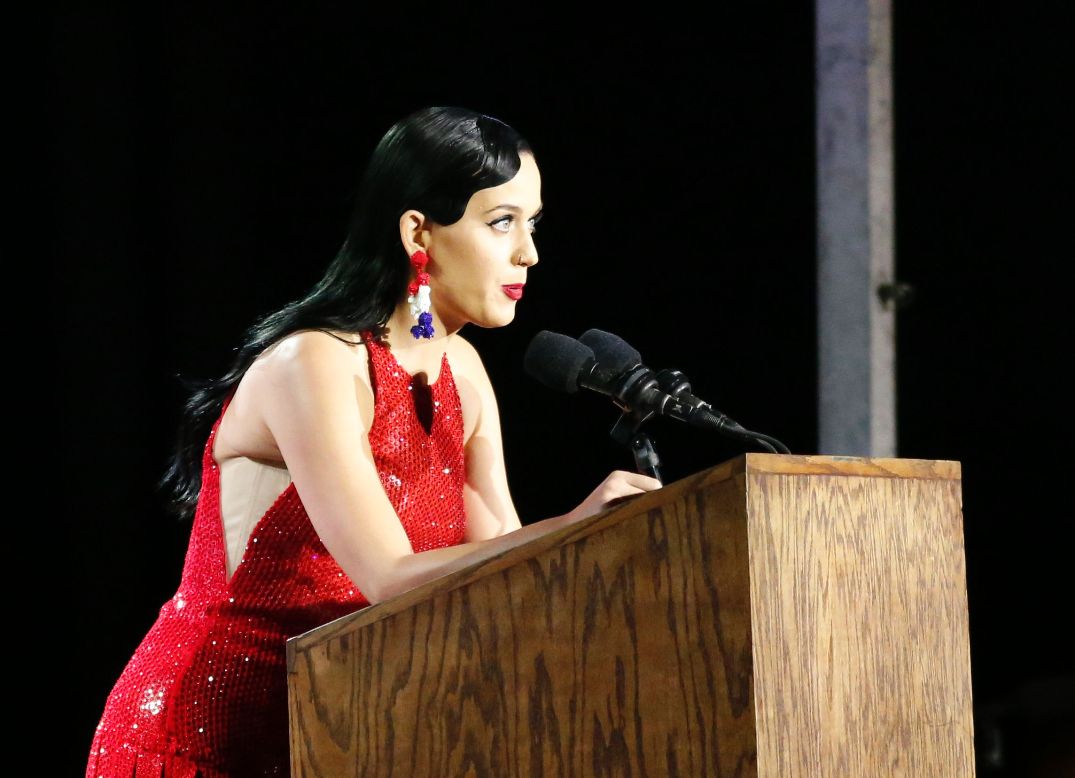 Katy Perry dio un gran respaldo a Hillary Clinton. 