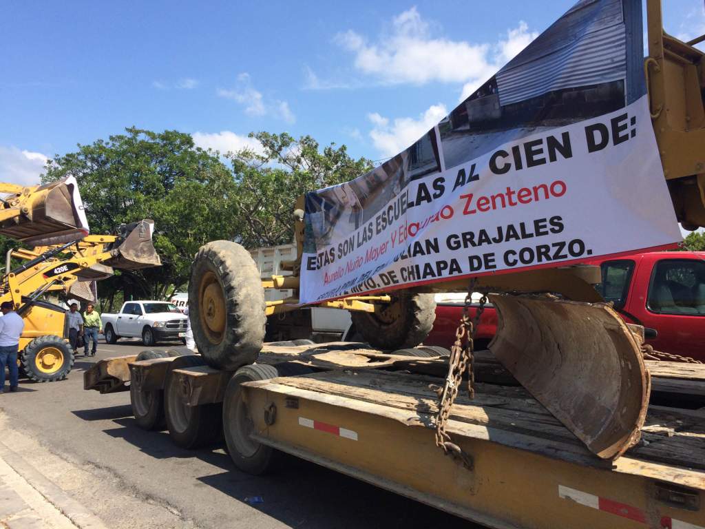 Los trabajadores utilizaron la maquinaria pesada para protestar.