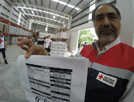 Eduardo Llanes dijo que el recibo les llega muy caro.