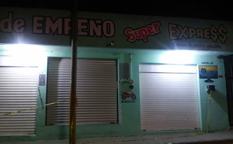El joven acababa de hacer su tarea en un café-Internet.