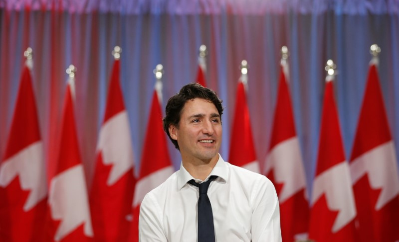 El primer ministro canadiense llamó por teléfono a Trump para invitarlo a visitar Canadá.