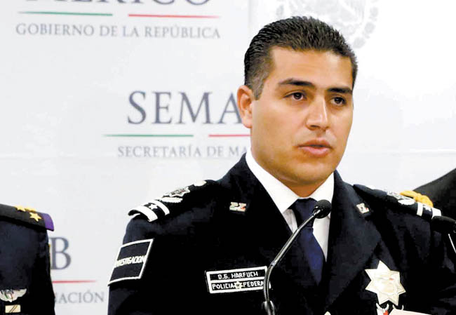 El ex titular de la División de Investigación de la Policía Federal en una conferencia de prensa. 