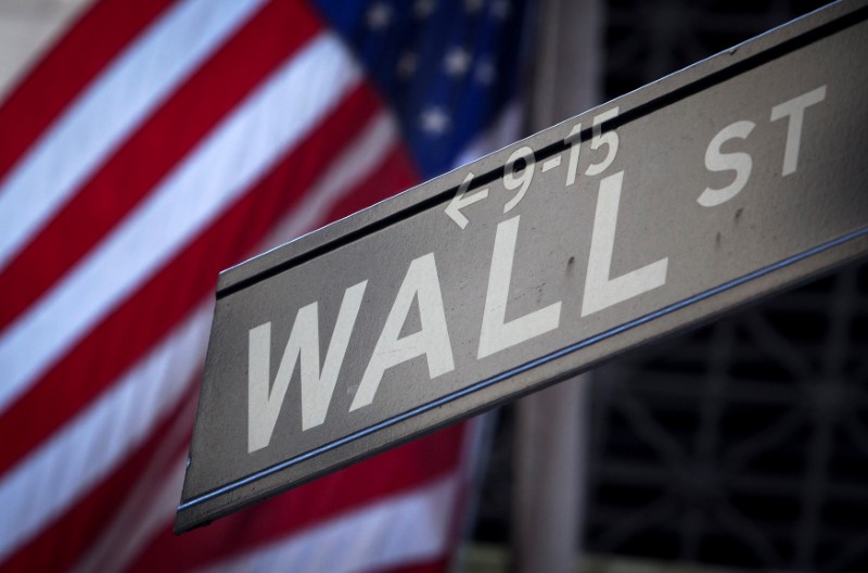 Un cartel de Wall Street fuera de la bolsa en Nueva York.
