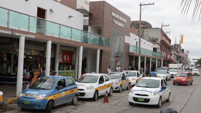 Avenida Francisco I Madero, inmediaciones del mercado municipal.