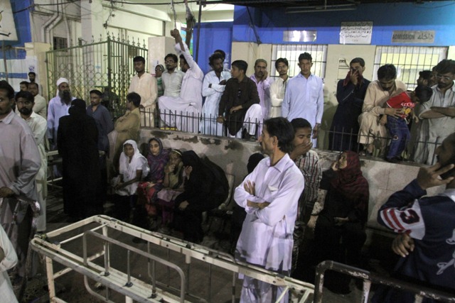 Un atentado contra un templo religioso en Pakistán dejó más de treinta muertos.