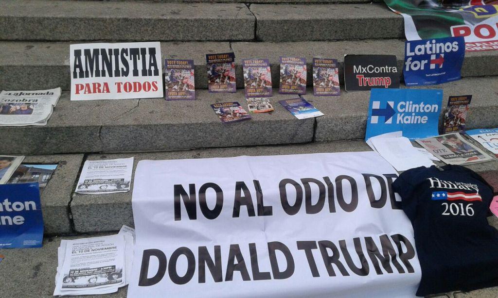 Los manifestantes no bloquean la vialidad, sin embargo, hay policías de Tránsito en el lugar. 
