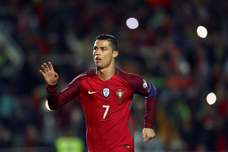 Cristiano Ronaldo continua aportando con goles a su selección 