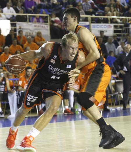 Paco Cruz en el duelo en contra del Zaragoza en la Liga Endesa 