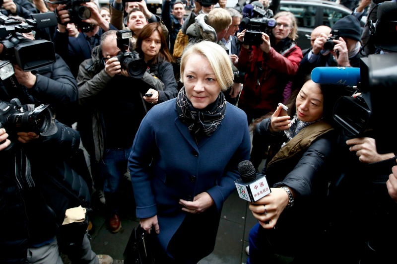  La fiscal sueca, Ingrid Isgren, a su llegada a la embajada de Ecuador en Londres para interrogar a Julian Assange.