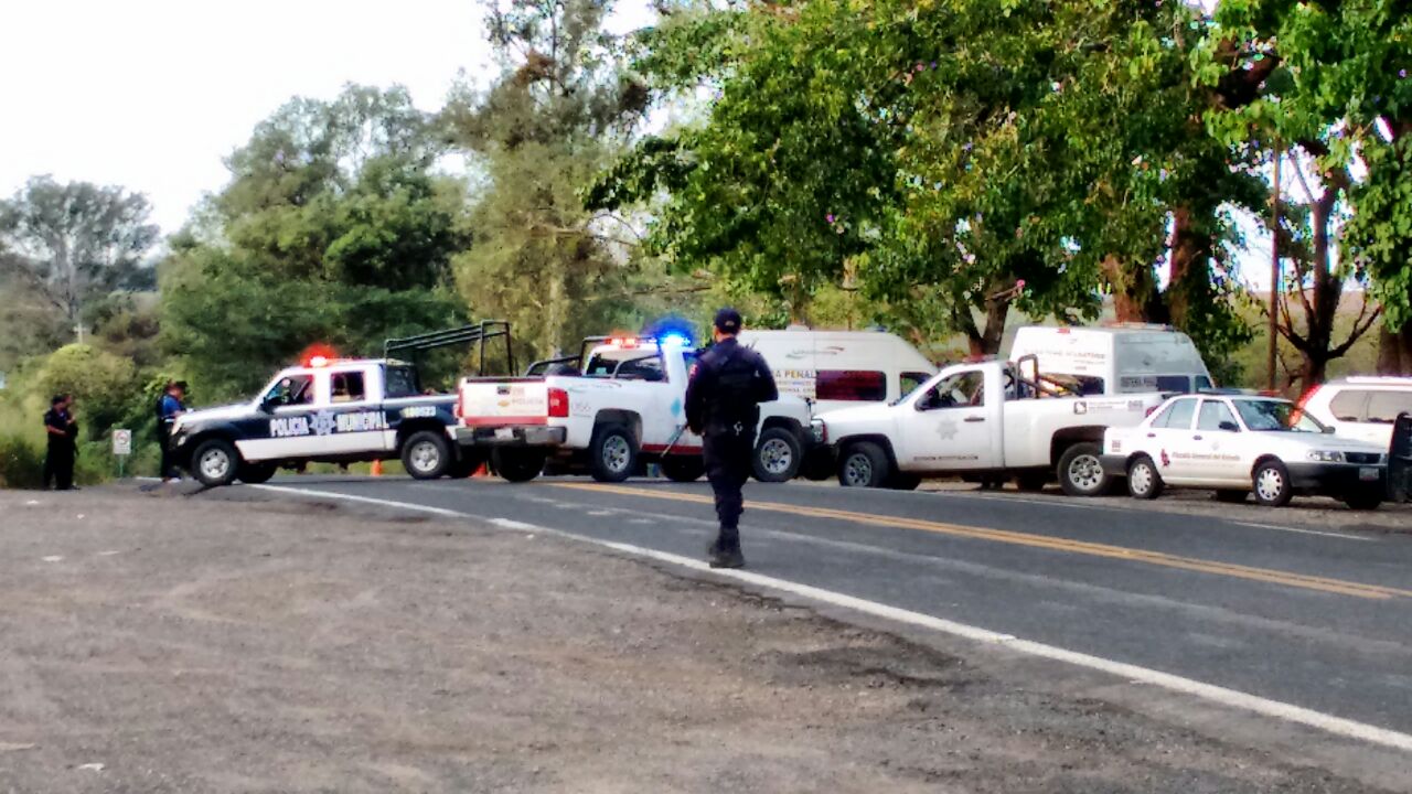 El cuerpo fue localizado al medio día de este martes, dentro de una camioneta Jeep que fue abandonada en la carretera Federal 200.