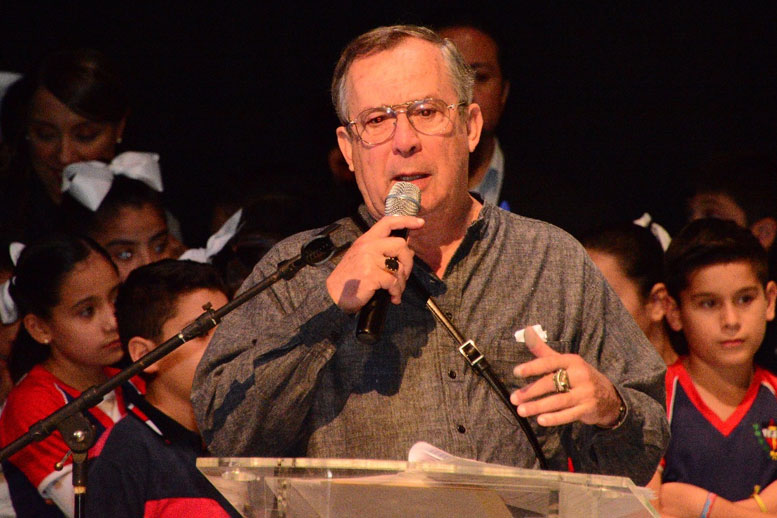Mauricio Fernández, alcalde de San Pedro. 