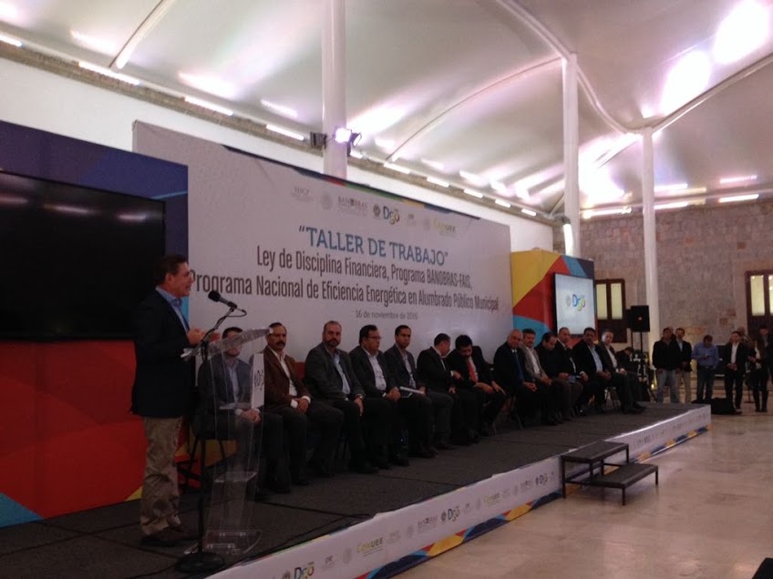 Banobras realizó reunión con los 39 alcaldes de Durango para dar a conocer programas de apoyo.