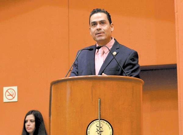 El diputado Elías Íñiguez.