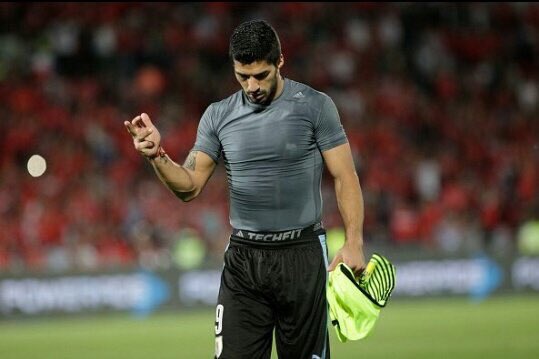 Luis Suárez ofende a aficionados de La Roja tras la derrota de 3-1