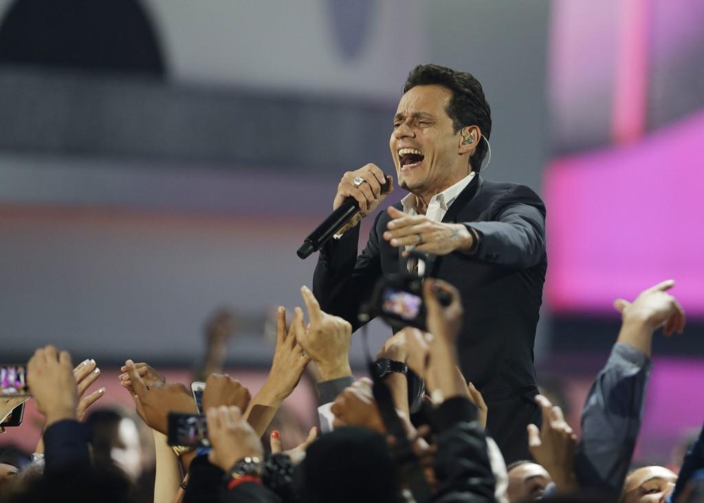 Marc Anthony creó la organización Maestro Cares, cuyo objetivo es ayudar a niños huérfanos de América Latina. 