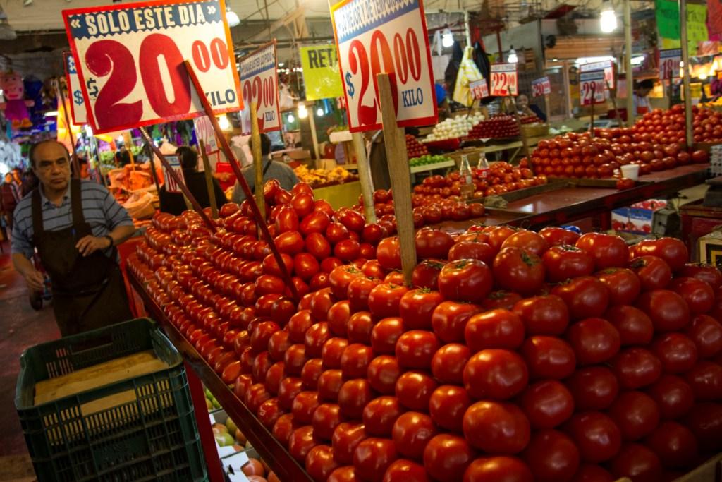 El secretario de Desarrollo Económico capitalino informó que participarán 50 mercados 10 rutas de tianguis. 