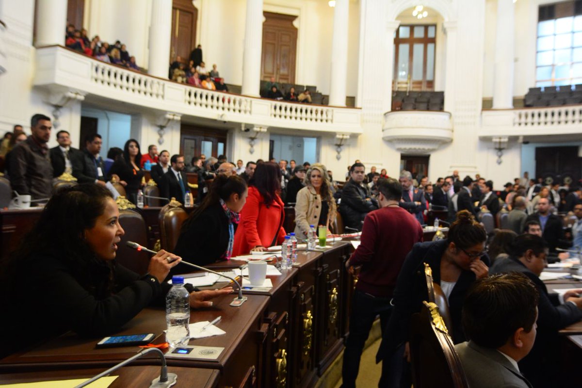 Los integrantes de la Comisión Especial para la Entrega del Mérito Ciudadano decidieron que los galardonados debían ser la UNAM y el Colmex. 