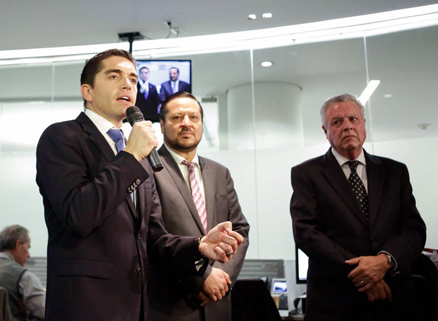 Luis Fernando Salazar pidió licencia indefinida como Senador para ir por la gubernatura de Coahuila.