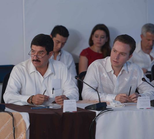 Los gobernadores de Chihuahua y Chiapas, Javier Corral y Javier Velasco, durante su participación en la 51 reunión de la Conago. 