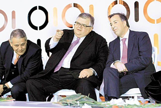 El Museo Interactivo de Economía (MIDE) cumplió 10 años y el gobernador del Banxico encabezó la ceremonia. 
