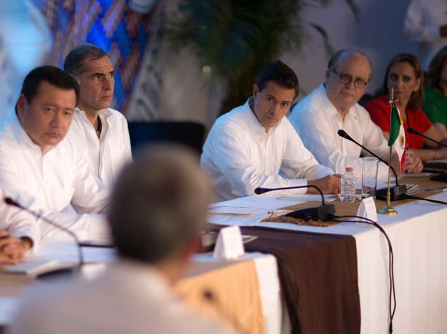 El presidente Enrique Peña Nieto dijo que la federación acompañará a los estados en el proceso de saneamiento de sus finanzas. 