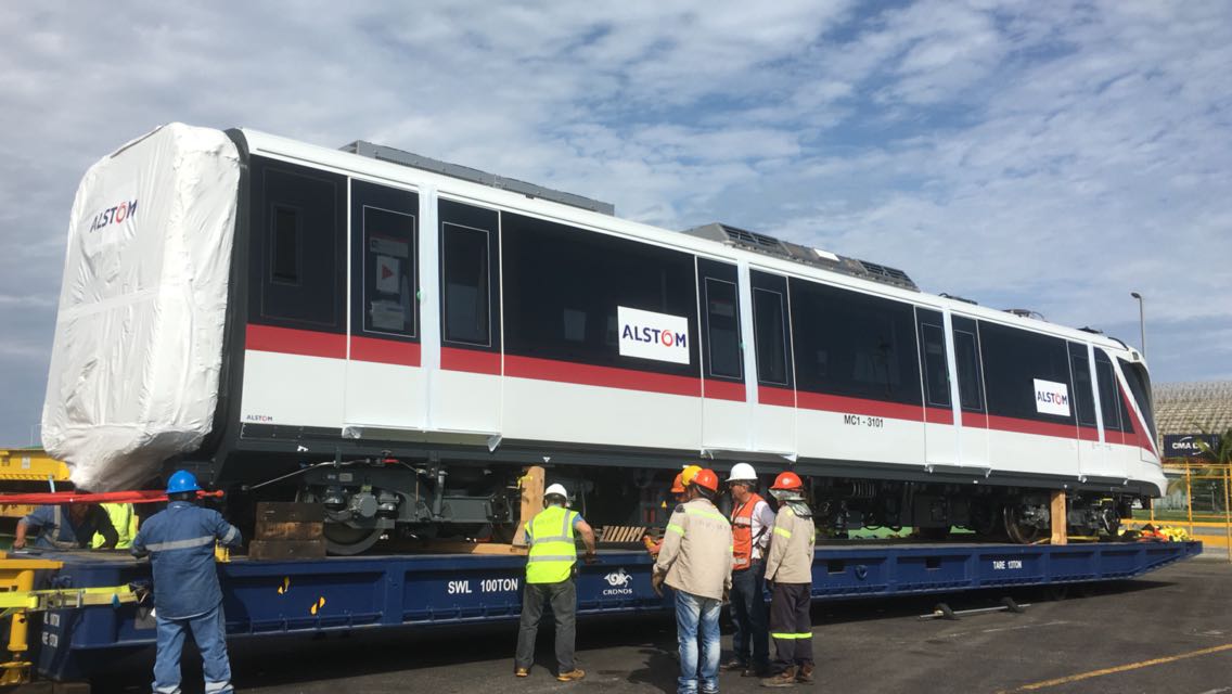 Proveniente de la planta de Alstom en Santa Perpetua de Mogodá (Barcelona), el tren modelo Metrópolis arribó al puerto de Veracruz