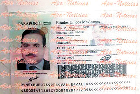 El documento migratorio con la fotografía del político veracruzano está a nombre de Alex Huerta del Valle. 