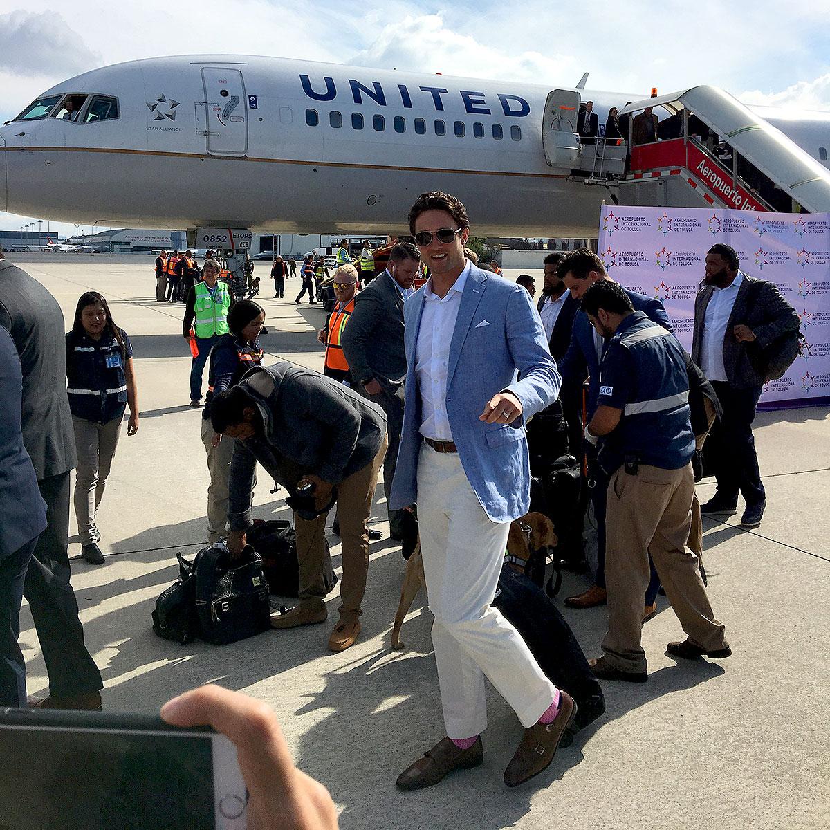 Brock Osweiler en su llegada a México 