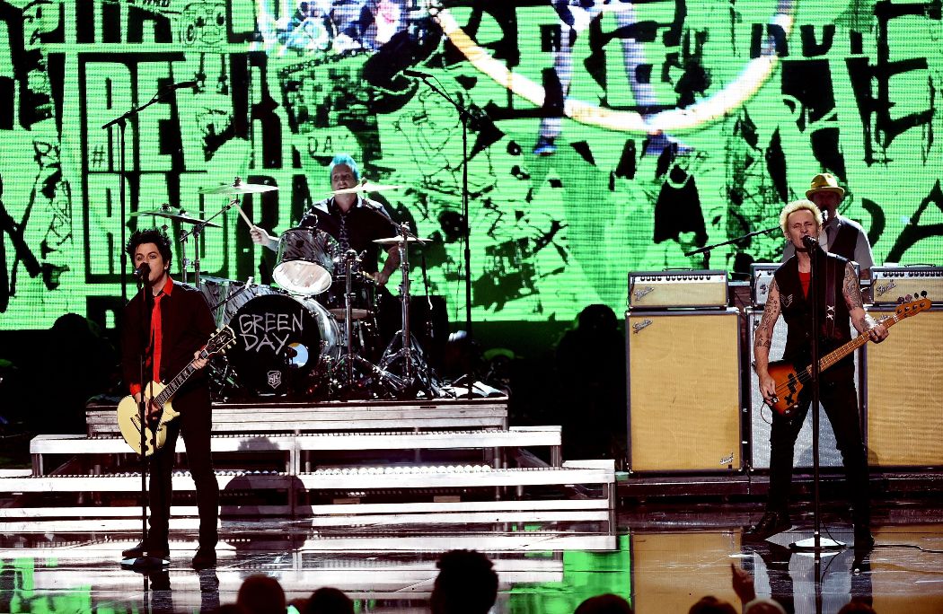 Green Day interpretó "Bang Bang". 