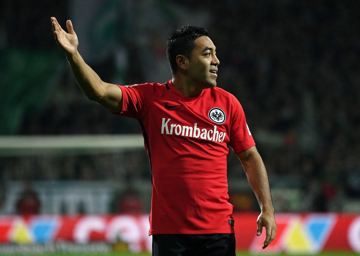 Marco Fabían durante el partido ante el Werder Bremen