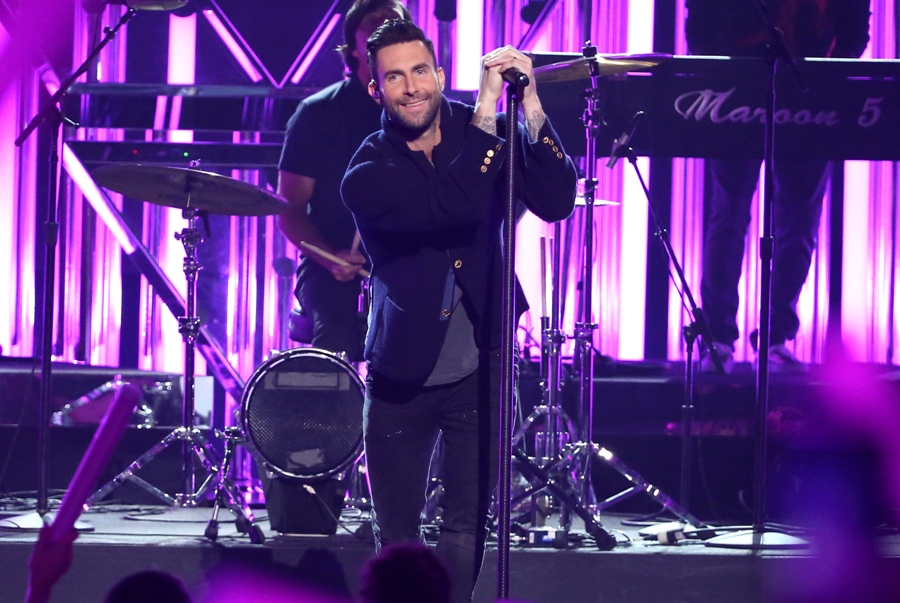 Maroon 5 cerró la premiación con "Don't Wanna Know". 