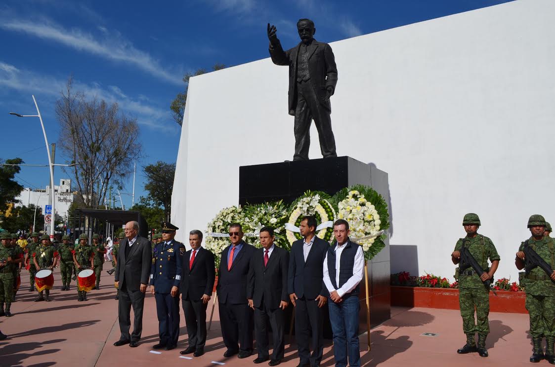Se montó guardia de honor en el monumento a Francisco I. Madero, en el Parque Revolución.