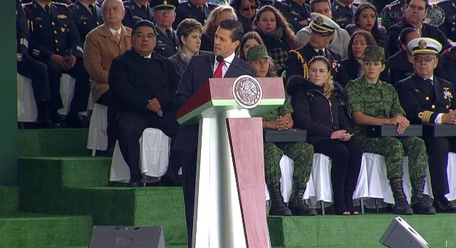 Peña Nieto encabezó la ceremonia del 106 aniversario de la Revolución Mexicana.