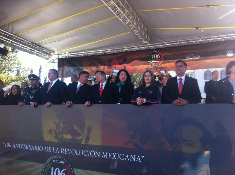 En representación del Gobernador del Estado, Rubén Moreira Valdez, el secretario de Educación, Jesús Ochoa Galindo.