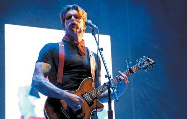 Eagles of Death Metal contagiaron a los asistentes con su ritmo de rock.