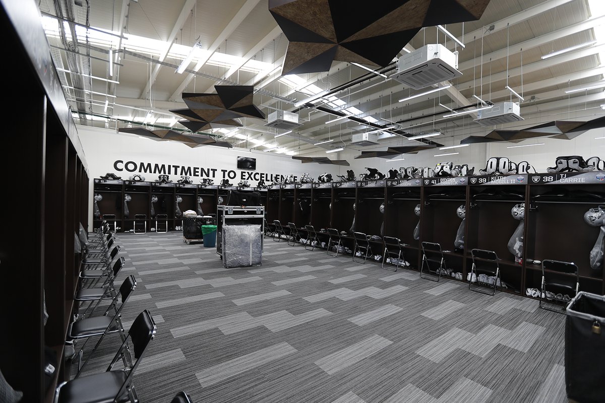 Los vestidores de los Raiders de Oakland en el Estadio Azteca
