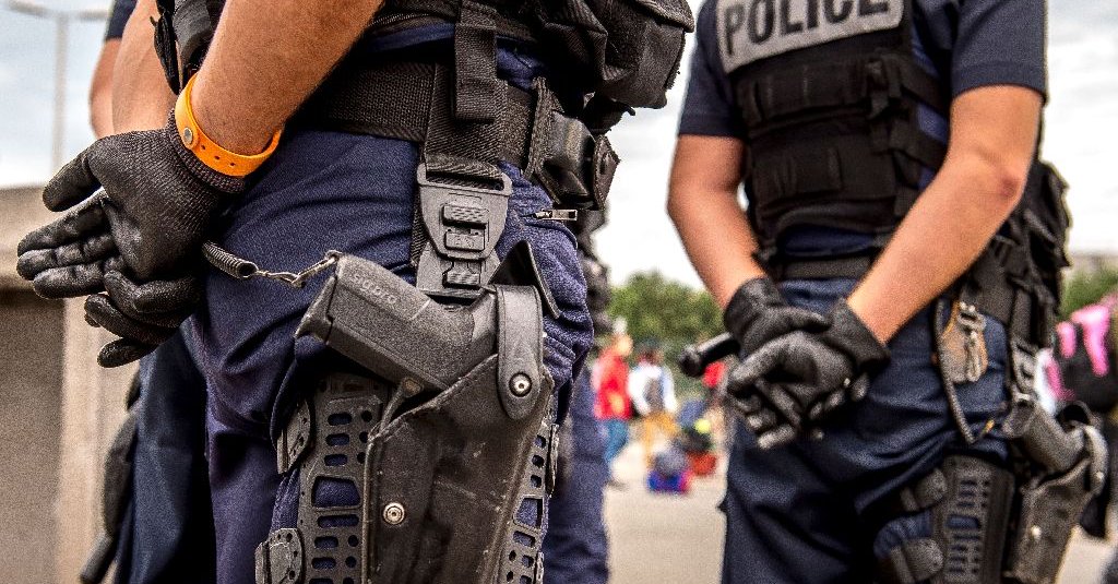 El primer ministro, Manuel Valls, comentó que tras la detención prolongará el estado de emergencia, al menos hasta las elecciones presidenciales de 20
