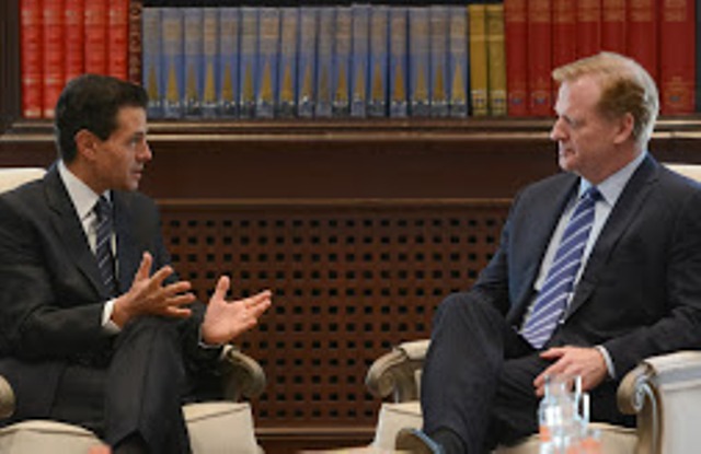 El presidente Enrique Peña Nieto se reunió con el comisionado en Jefe de la NFL, Roger S. Goodell, hoy en la residencia oficial de Los Pinos.  