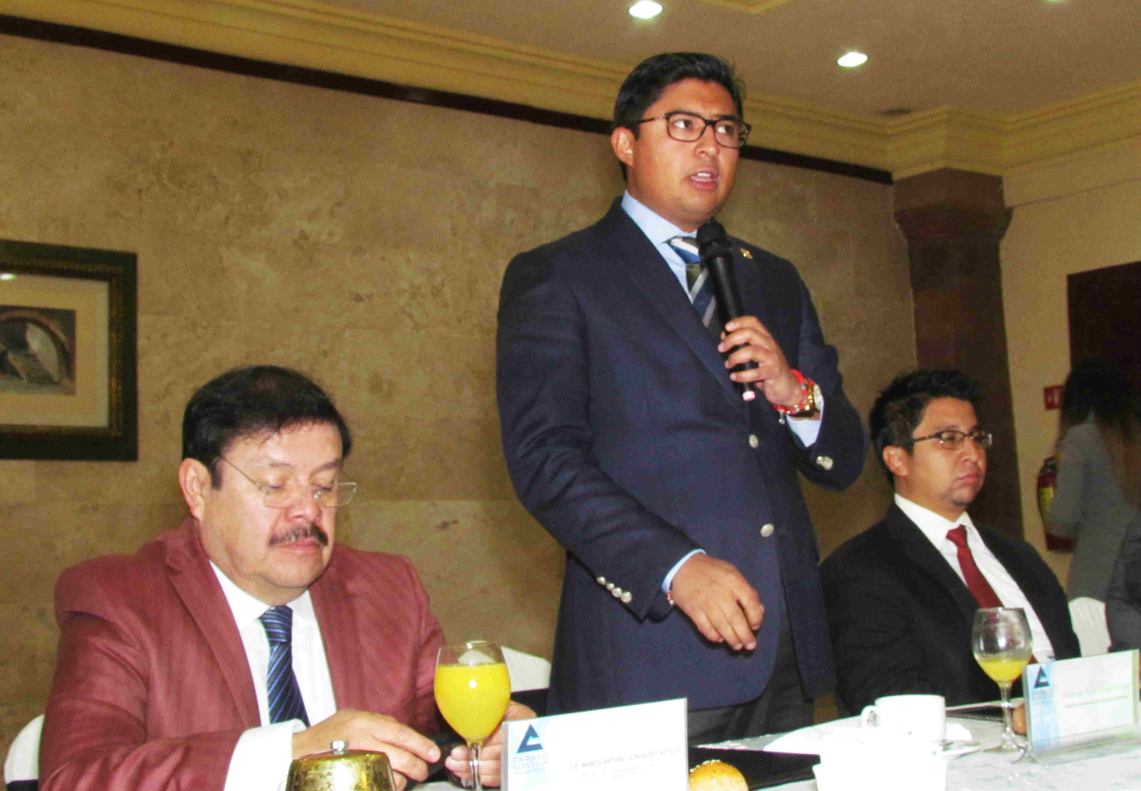 El alcalde de Jocotitlán, Iván de Jesús Esquer Cruz.