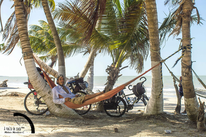 Moisés Mendoza Carbajal, viajó desde La Laguna a Quintana Roo en bicicleta.