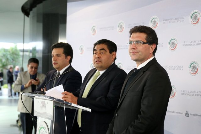 "Hoy, ni piso hay", respondió el coordinador perredista en el Senado, Miguel Barbosa a los gobernadores del PRD. 
