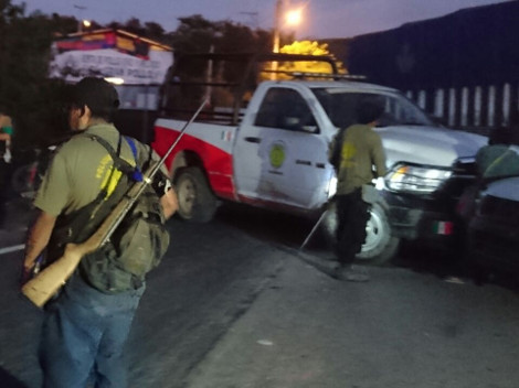 Comunitarios mantienen el bloqueo en el punto donde convergen los automóviles que llegan de los 18 municipios de la región Montaña.