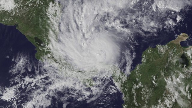El huracán 'Otto' se degradó a tormenta tropical mientras se aproxima a Costa Rica y Nicaragua con vientos máximos sostenidos de 110 kilómetros por ho