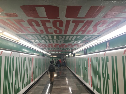 La intervención se realizó en el pasillo de transbordo de las líneas 2 y 8 del Metro Bellas Artes.