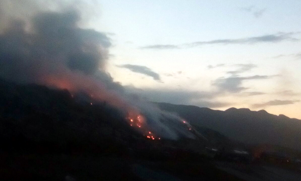 Este martes, inició un incendio en cien metros de una celda del relleno sanitario de Gómez Palacio.